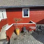 Flott Leilighet I Stille Og Rolig Omrade, Med Gratis Privat Parkering!