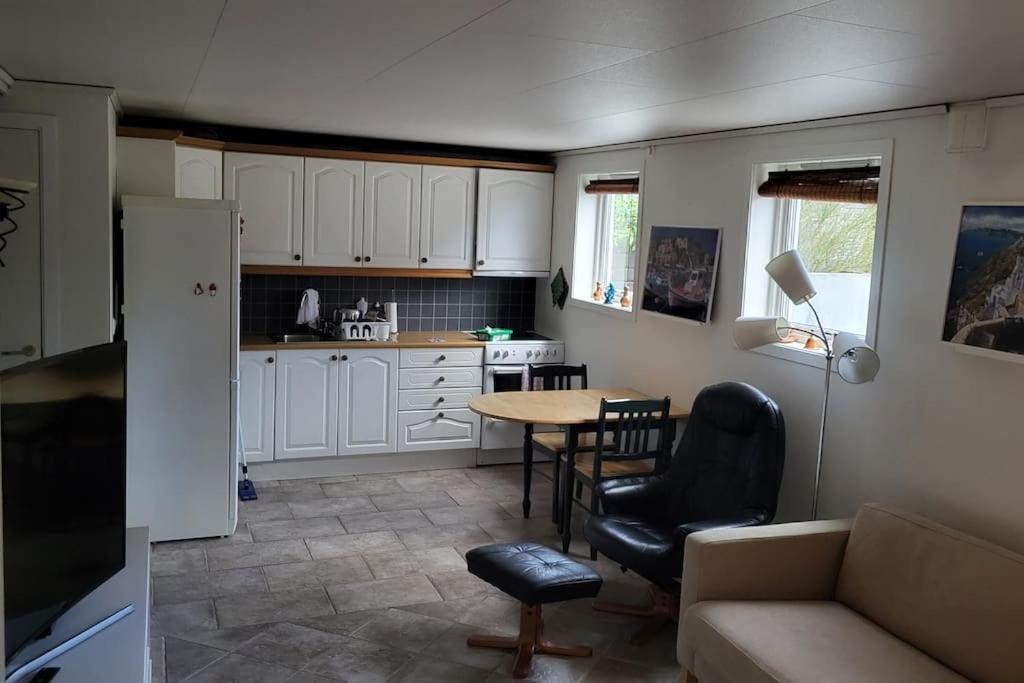 Apartment Flott Leilighet I Stille Og Rolig Omrade, Med Gratis Privat Parkering!