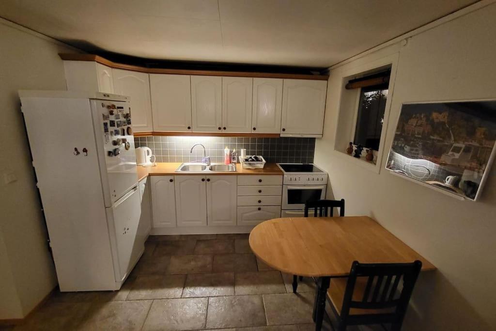 Apartment Flott Leilighet I Stille Og Rolig Omrade, Med Gratis Privat Parkering! *