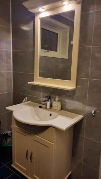 Flott Leilighet I Stille Og Rolig Omrade, Med Gratis Privat Parkering! Apartment *