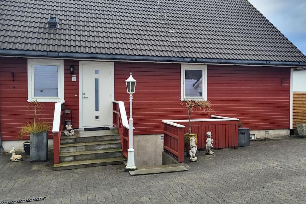 Flott Leilighet I Stille Og Rolig Omrade, Med Gratis Privat Parkering! Apartment *