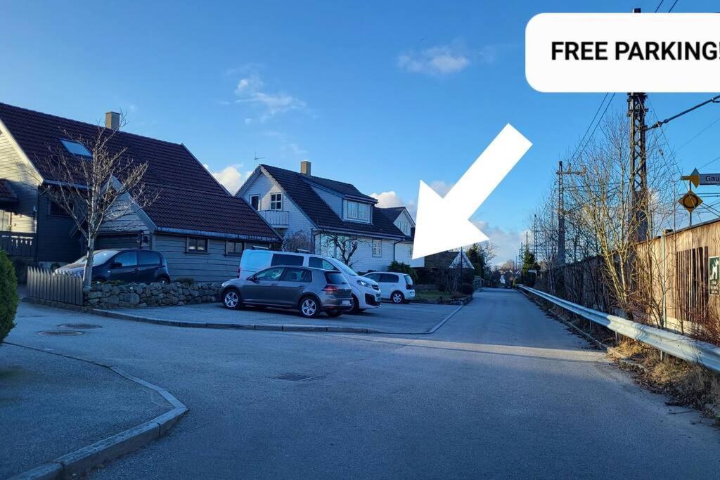 Apartment Flott Leilighet I Stille Og Rolig Omrade, Med Gratis Privat Parkering! *