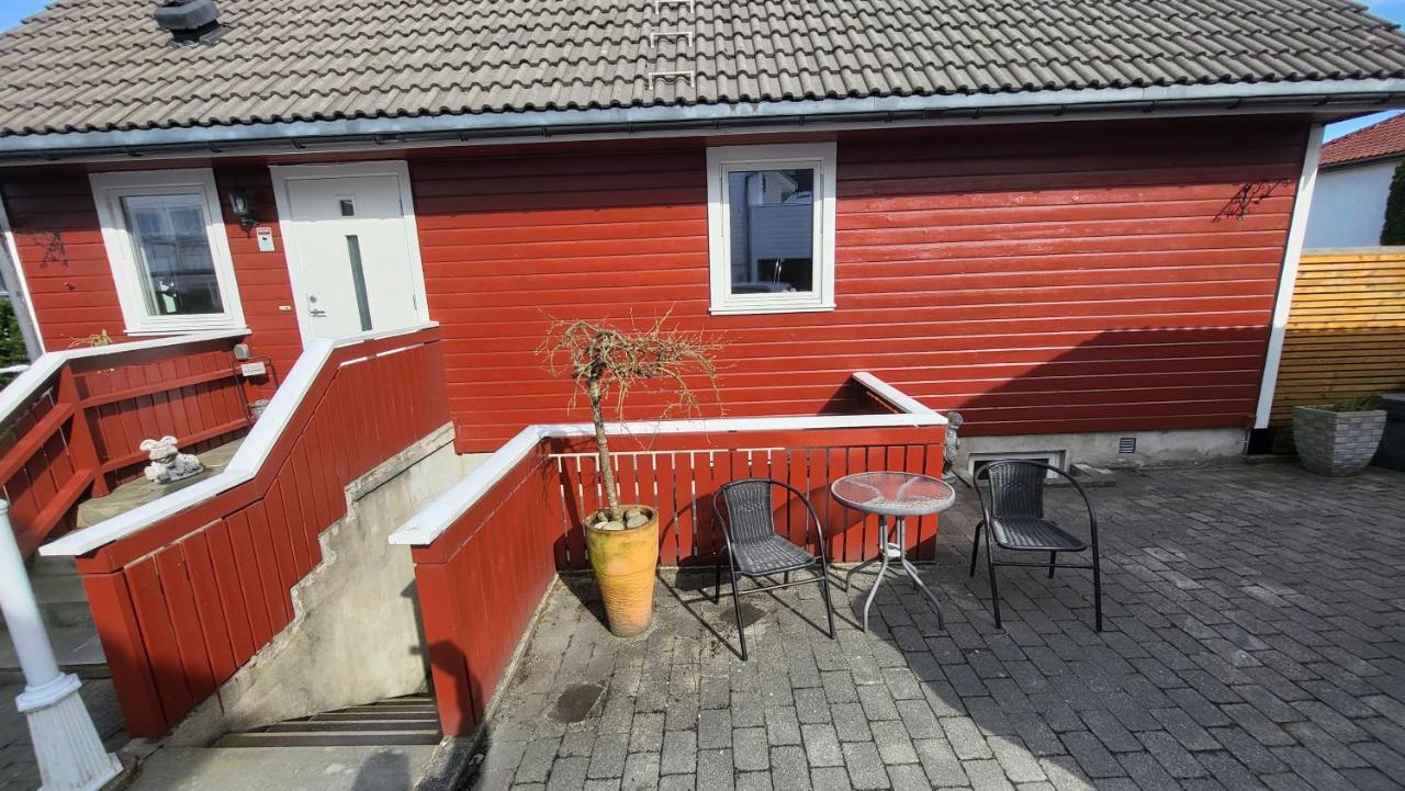 Flott Leilighet I Stille Og Rolig Omrade, Med Gratis Privat Parkering! Apartment
