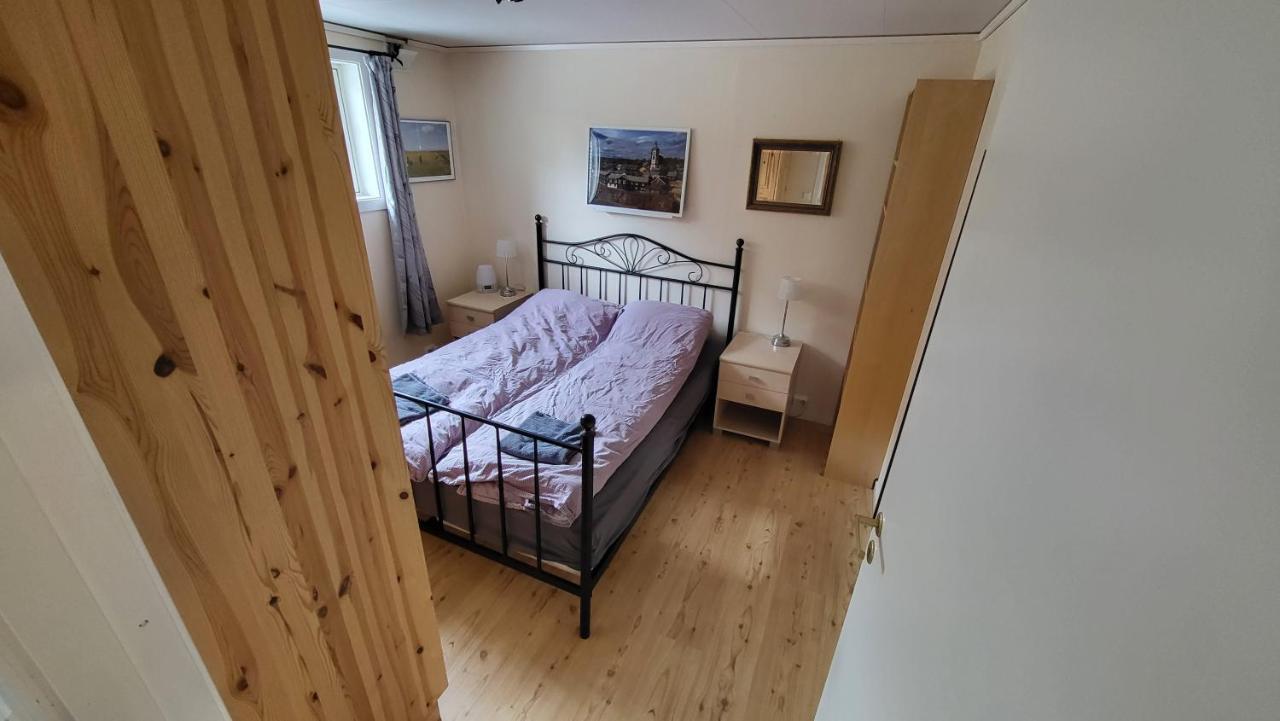 Flott Leilighet I Stille Og Rolig Omrade, Med Gratis Privat Parkering!